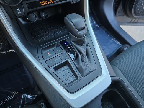 Used 2021 Toyota RAV4 LE image 23