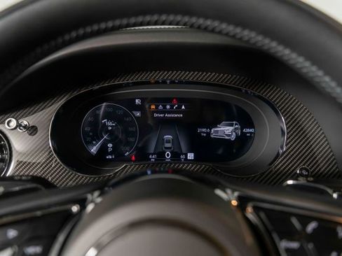 Used 2022 Bentley Bentayga AWD/4WD image 21