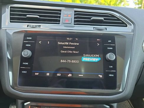Used 2018 Volkswagen Tiguan SE w/ Panoramic Sunroof Package FWD image 27