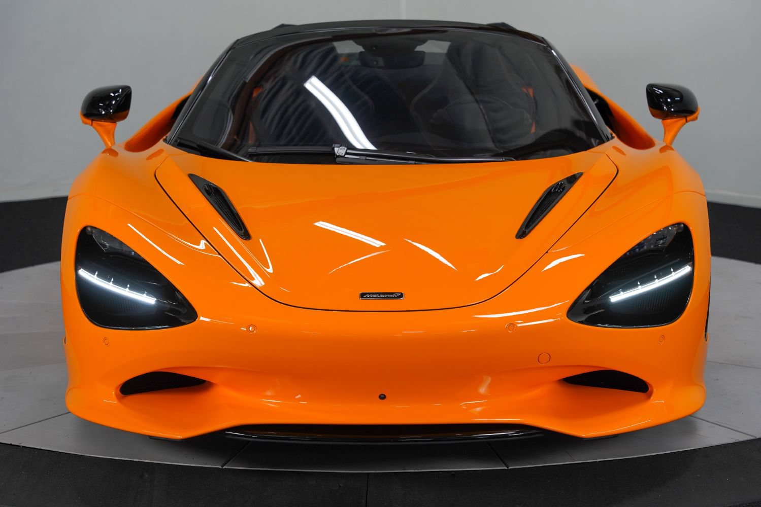 Used 2024 McLaren 750S Spider RWD image 10