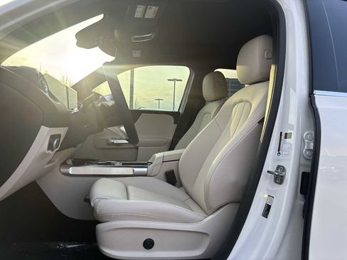 New 2026 Mercedes-Benz GLB 250 image 14