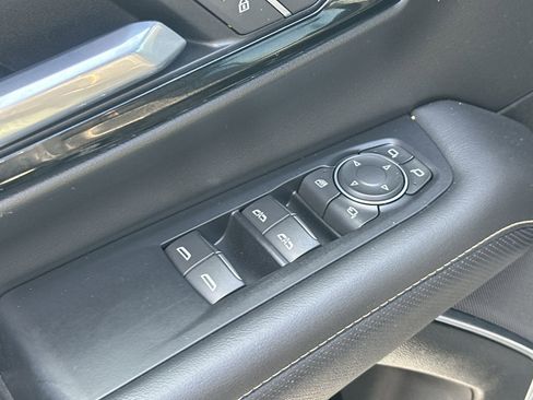 Used 2025 Chevrolet Suburban Premier image 15