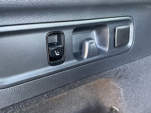 Used 2024 Mercedes-Benz GLC 300 4MATIC image 11