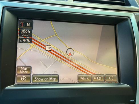 Used 2012 Toyota Camry XLE FWD image 17