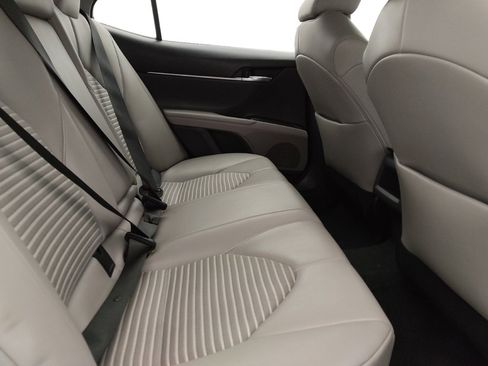 Used 2022 Toyota Camry SE image 19