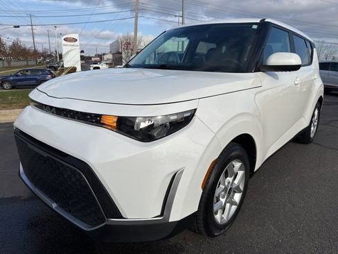 Used 2023 Kia Soul LX w/ LX Technology Package image 3