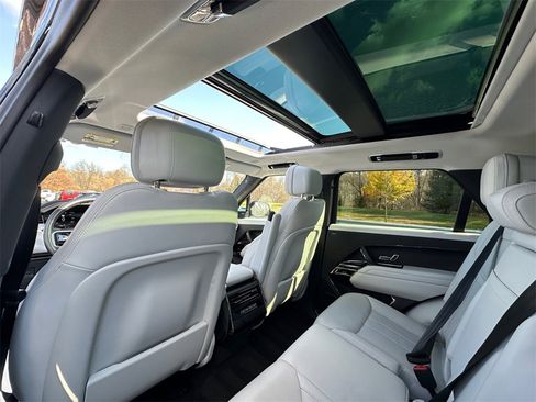 Used 2023 Land Rover Range Rover Sport SE image 28