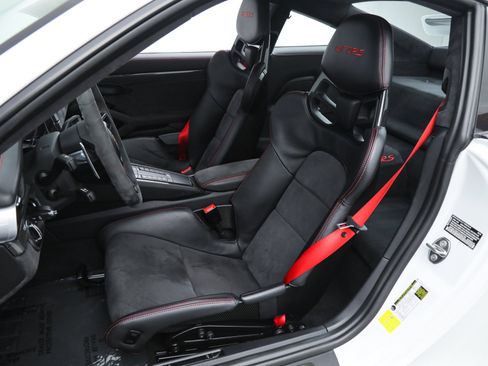 Used 2018 Porsche 911 GT2 RS image 5