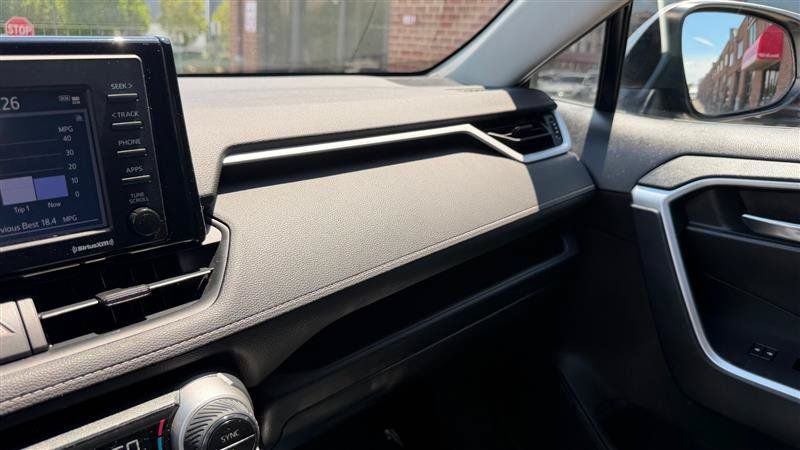Used 2020 Toyota RAV4 XLE w/ Convenience Package FWD image 39