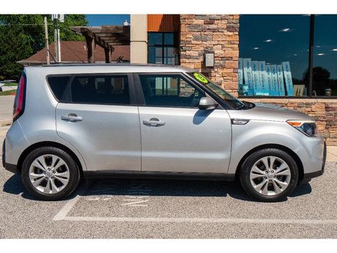 Used 2015 Kia Soul + FWD image 2