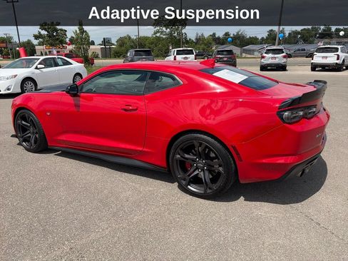 Used 2021 Chevrolet Camaro SS RWD image 3