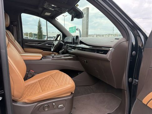 Used 2021 Cadillac Escalade Sport w/ LPO, Illumination Package image 13