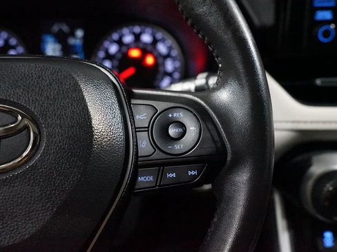 Certified 2022 Toyota RAV4 XLE Premium AWD/4WD image 13