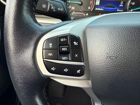 Used 2022 Ford Explorer XLT w/ Equipment Group 202A AWD/4WD image 18