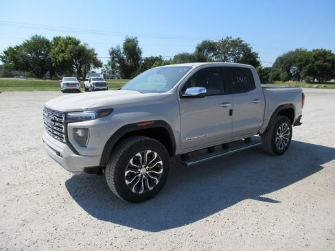 New 2026 GMC Canyon Denali AWD/4WD image 9