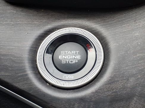 Used 2022 Jeep Grand Cherokee Limited image 23