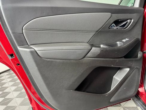 Used 2023 Chevrolet Traverse LT image 44