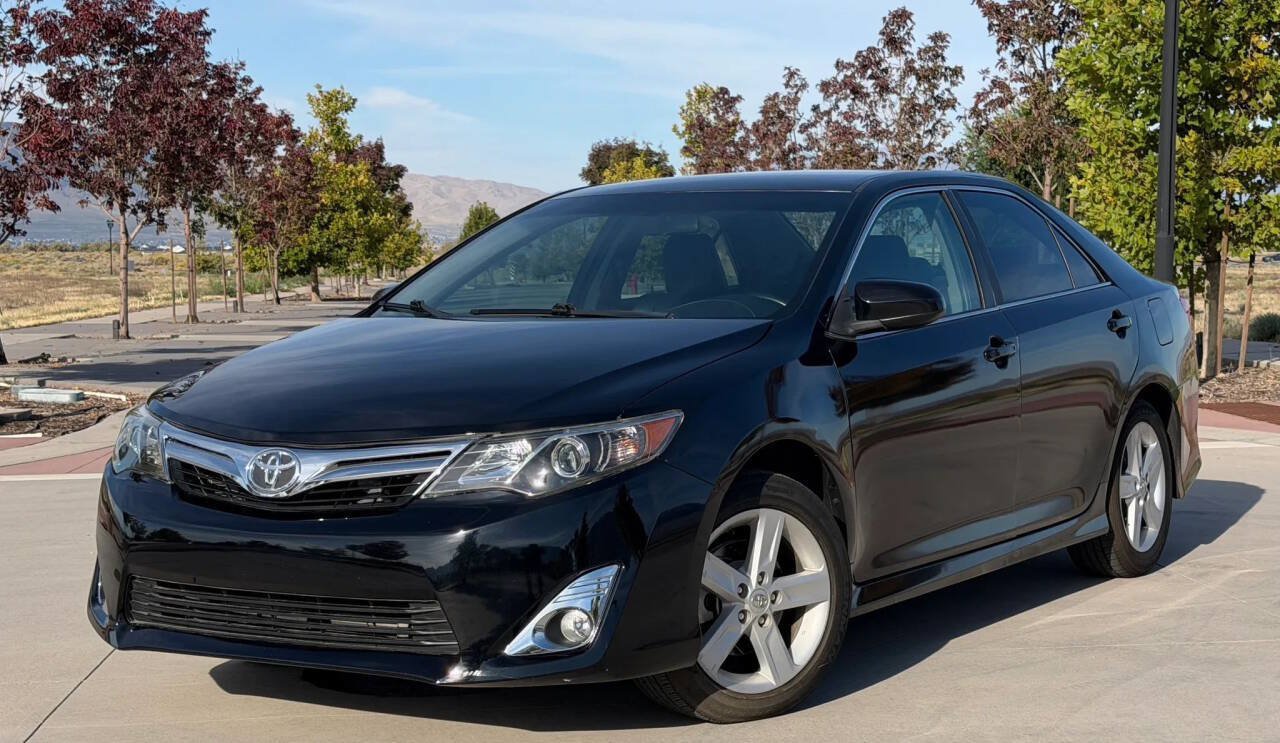 Used 2014 Toyota Camry SE w/ Protection Package FWD image 1