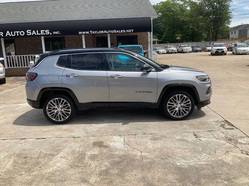 Used 2022 Jeep Compass Limited w/ Elite Group AWD/4WD image 2