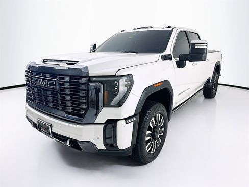 Used 2024 GMC Sierra 2500 Denali Ultimate image 3