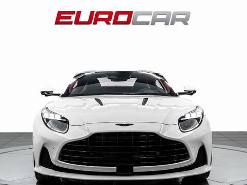 Used 2024 Aston Martin DB12 Coupe image 8