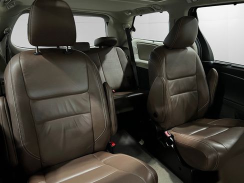Used 2018 Toyota Sienna XLE image 20