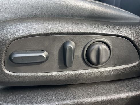 Used 2019 Buick Enclave Essence image 13