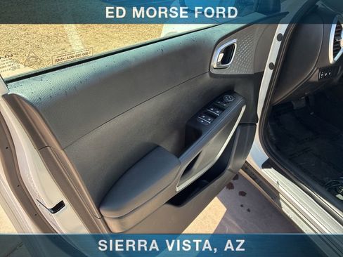 Used 2025 Kia Soul LX FWD image 18