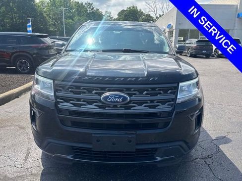 Used 2018 Ford Explorer XLT w/ Equipment Group 202A FWD image 2