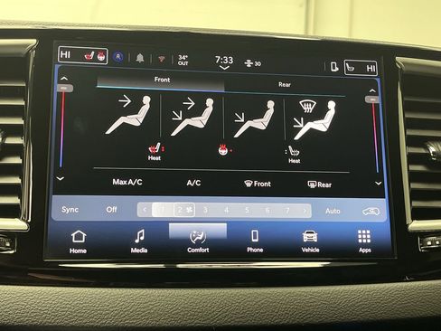 Used 2025 Chrysler Pacifica Select FWD image 19