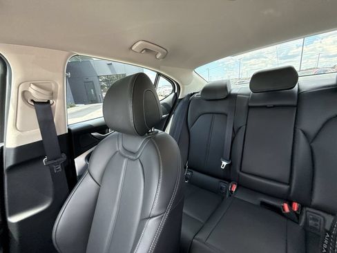 Used 2025 Genesis G70 2.5T RWD image 12