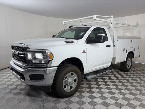 Used 2024 RAM 3500 Tradesman w/ Chrome Appearance Group AWD/4WD image 3