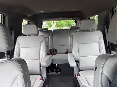 Used 2024 GMC Yukon SLT w/ SLT Luxury Package RWD image 33