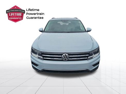Used 2019 Volkswagen Tiguan SE w/ Panoramic Sunroof Package FWD image 4