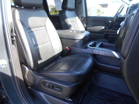 Used 2022 GMC Sierra 3500 Denali w/ Denali Ultimate Package AWD/4WD image 7