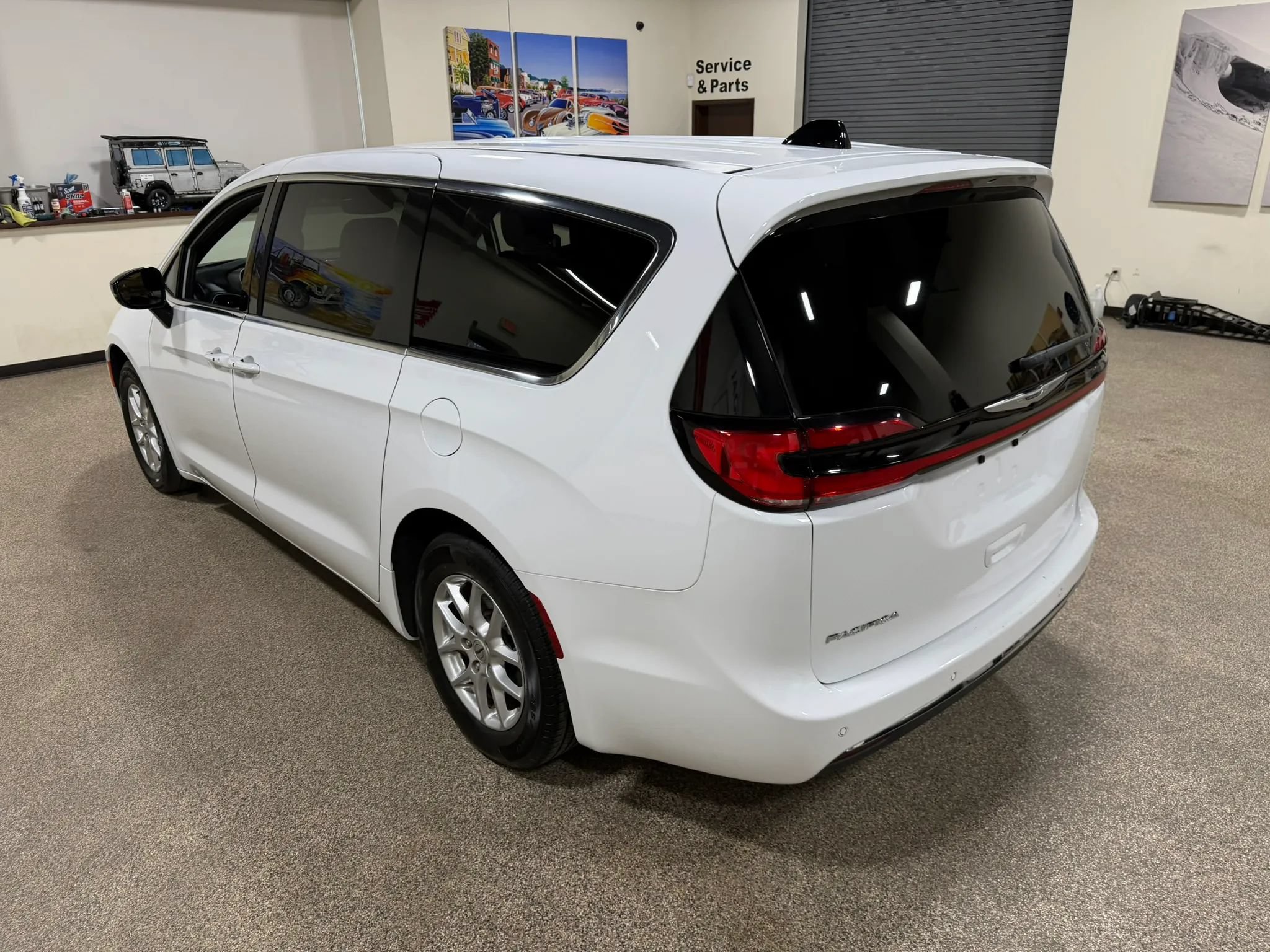 Used 2025 Chrysler Pacifica Select FWD image 19
