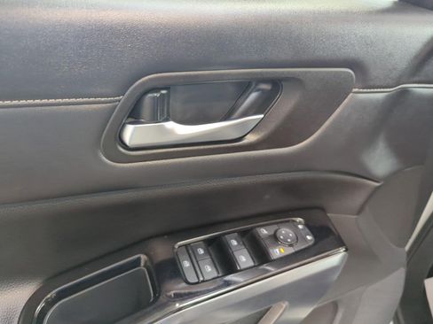 Used 2023 Nissan Pathfinder SL AWD/4WD image 11