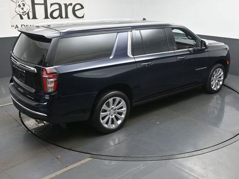 Used 2024 Chevrolet Suburban Premier w/ Premium Package 2 AWD/4WD image 45
