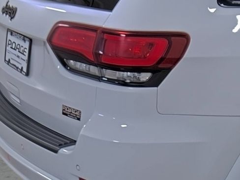 Used 2021 Jeep Grand Cherokee Laredo X AWD/4WD image 13