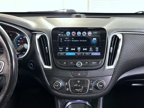 Used 2018 Chevrolet Malibu LT FWD image 12