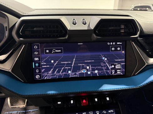 Used 2025 Lamborghini Urus SE AWD/4WD image 37