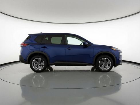 Used 2025 Nissan Rogue SV image 11