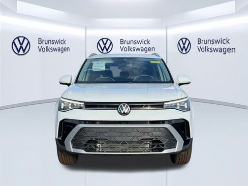 New 2026 Volkswagen Taos SE image 2