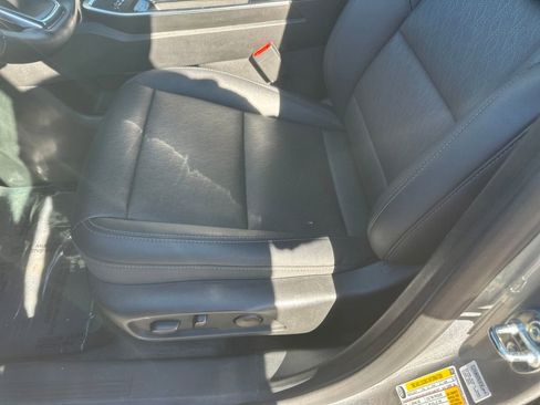 Used 2025 Chevrolet Equinox LT w/ Convenience Package II image 4