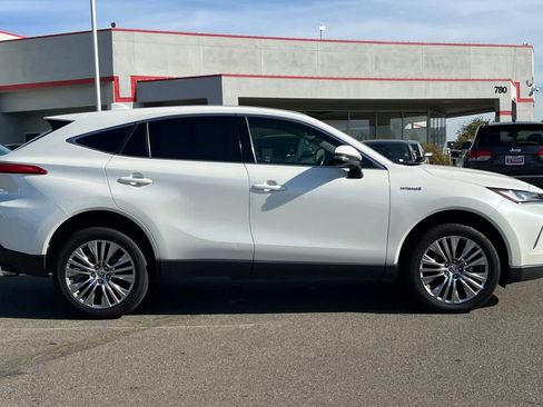 Used 2021 Toyota Venza Limited image 6