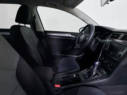 Used 2016 Volkswagen e-Golf SE w/ DC Fast Charging Package image 26