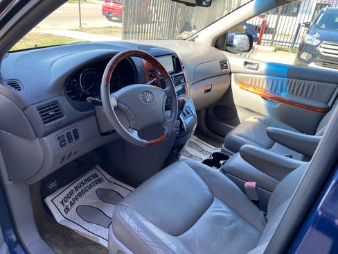 Used 2007 Toyota Sienna XLE Limited image 3