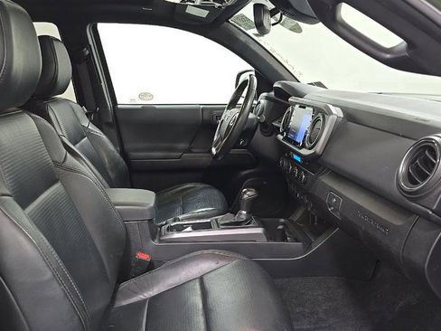 Used 2021 Toyota Tacoma TRD Off-Road w/ TRD Premium Off Road Package AWD/4WD image 9