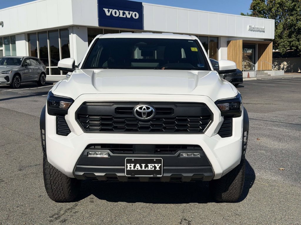 Used 2025 Toyota Tacoma TRD Off-Road AWD/4WD image 24