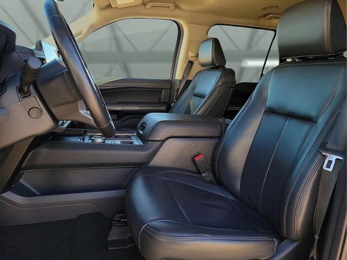 Used 2024 Ford Expedition XLT image 12